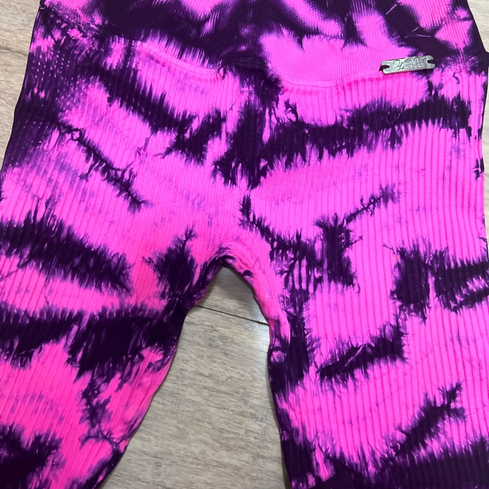 Bombshell Leggings - image 2